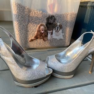 Peak toe sling back heels